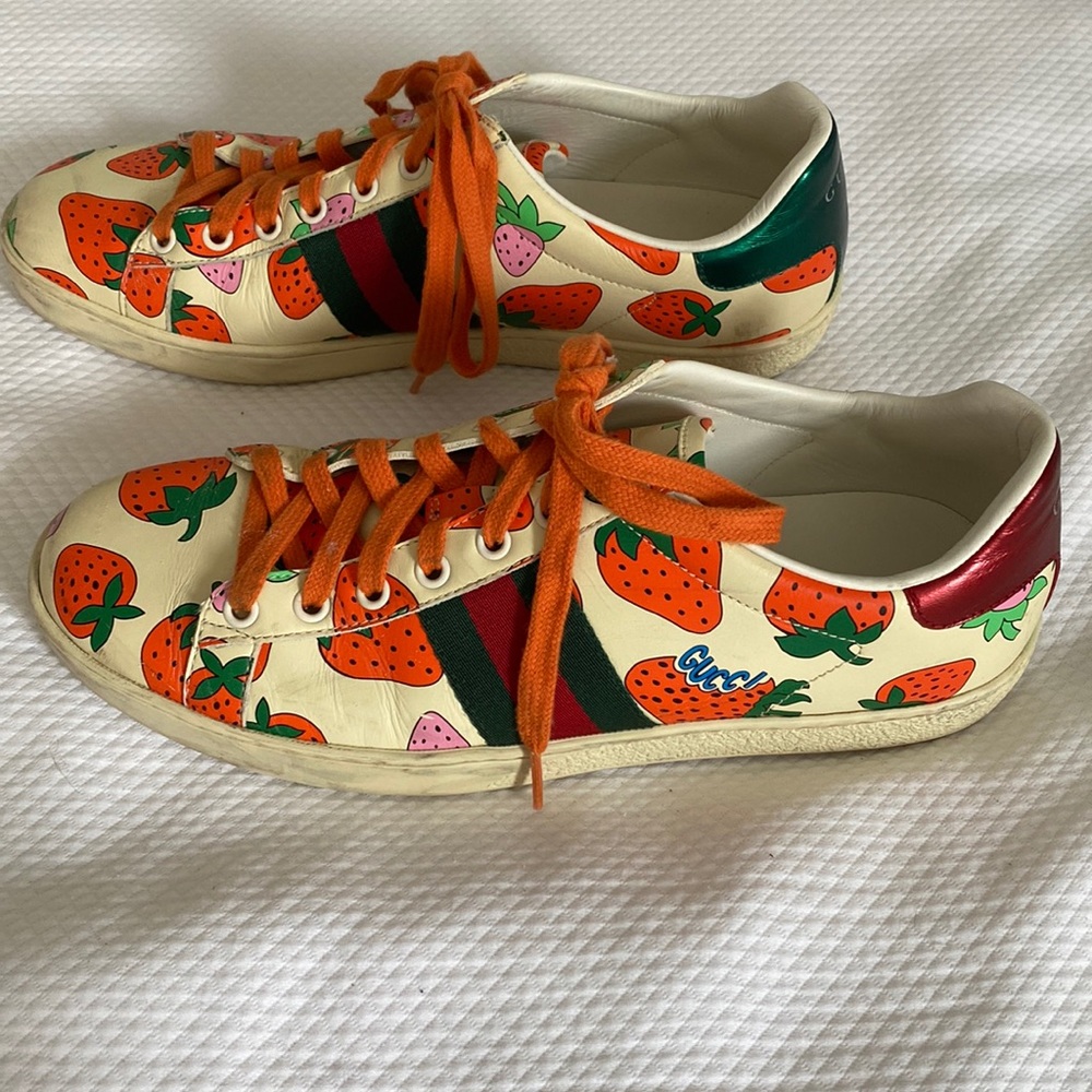 Gucci Sneakers/Gucci Ace Strawberry Print Leather Snkrs/Color: Crm&Red/Size: 9